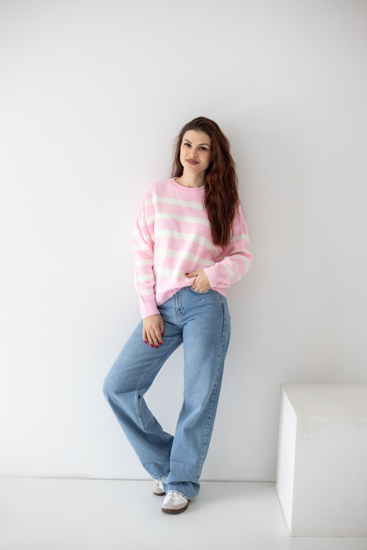 Светр жіночий